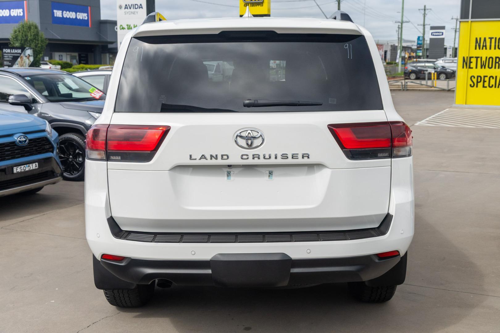 2023 Toyota Landcruiser GXL in White