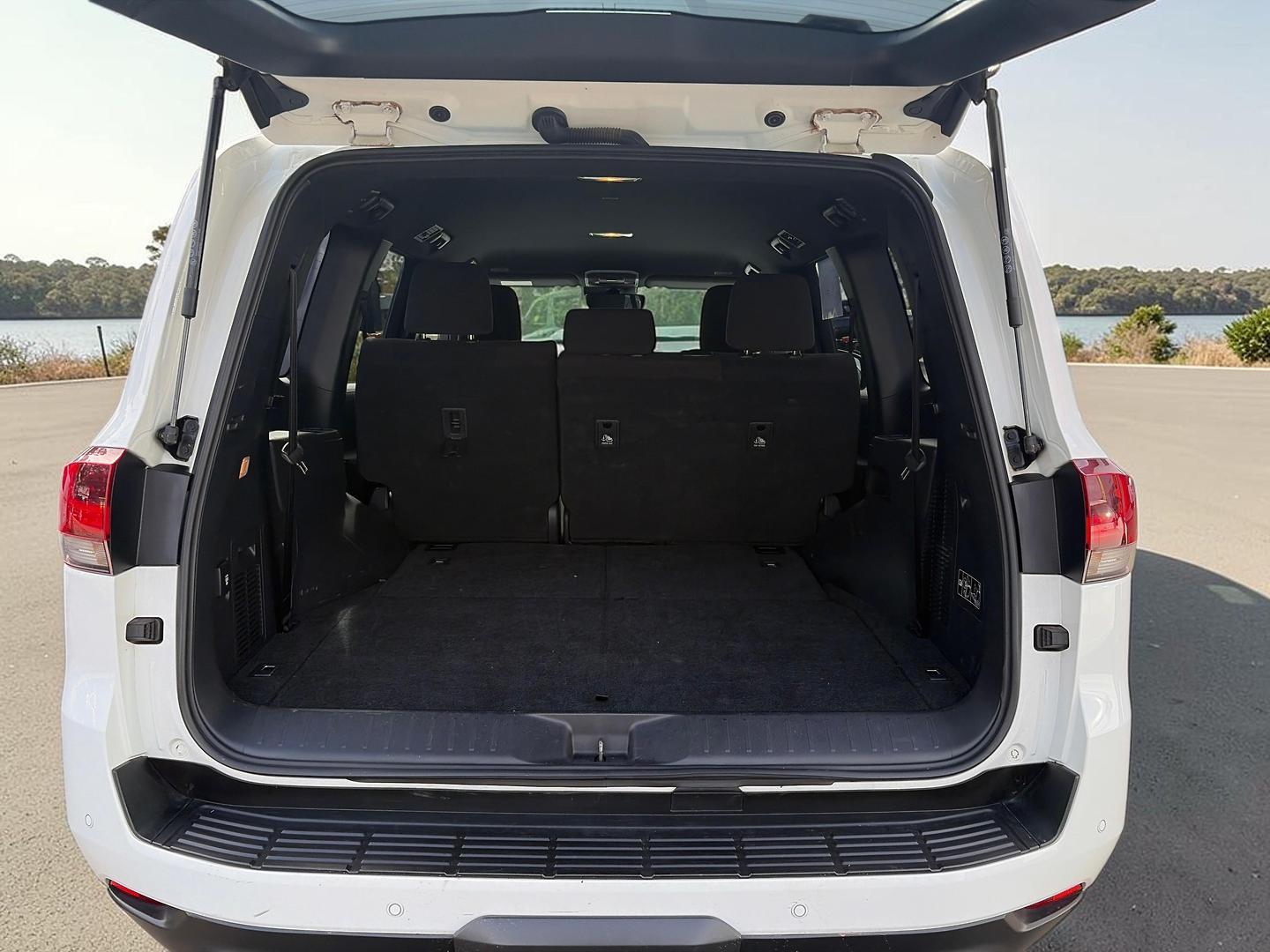 2024 Toyota Landcruiser 300 GXL in White