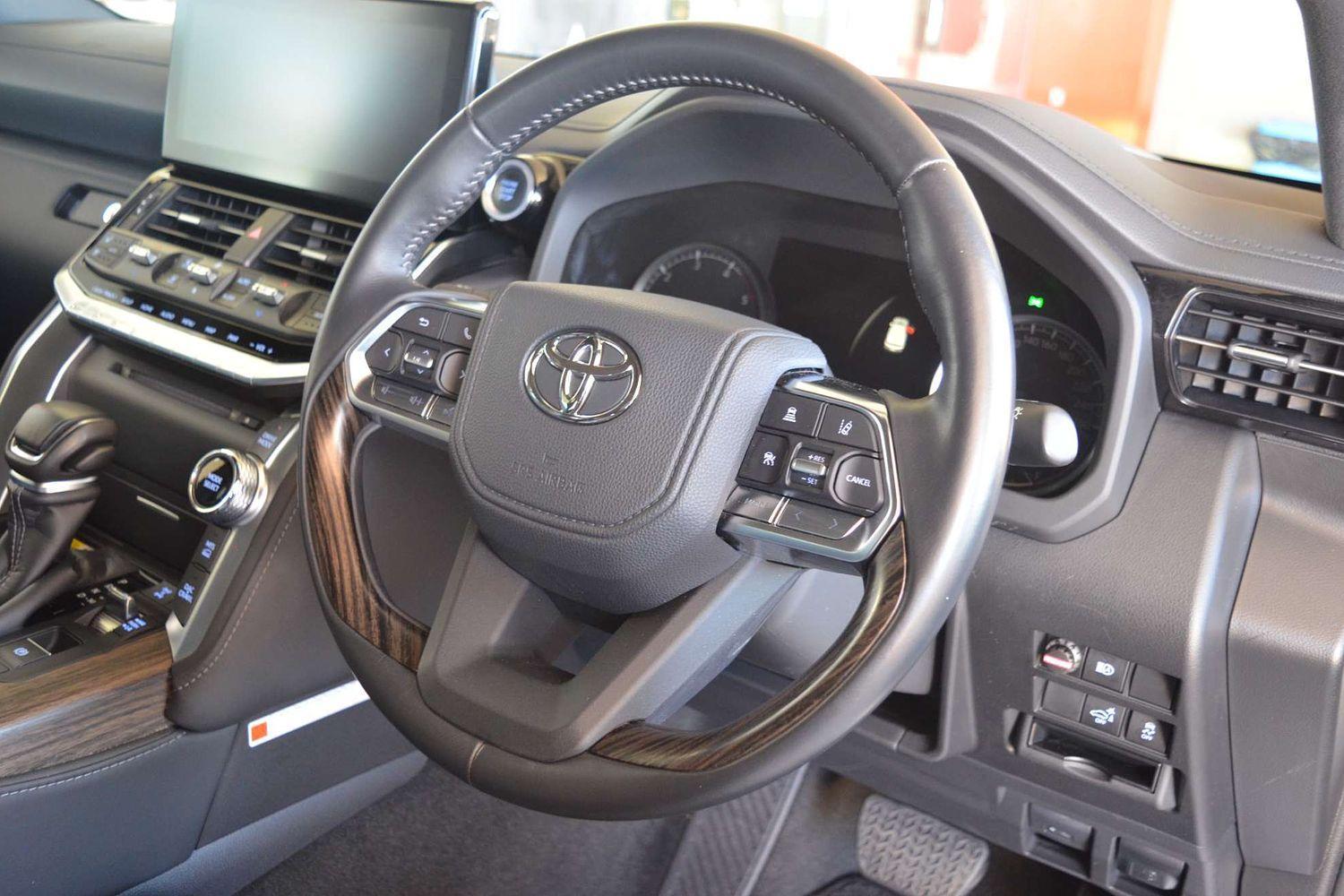2024 Toyota Landcruiser VX in Silver