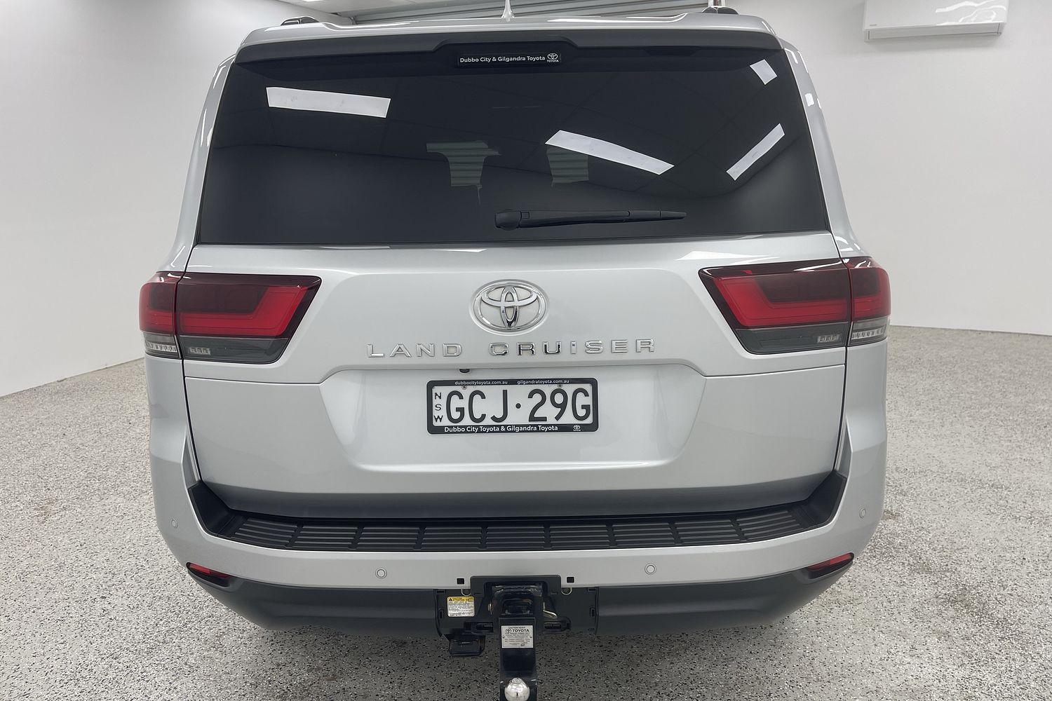 2024 Toyota Landcruiser VX in Silver