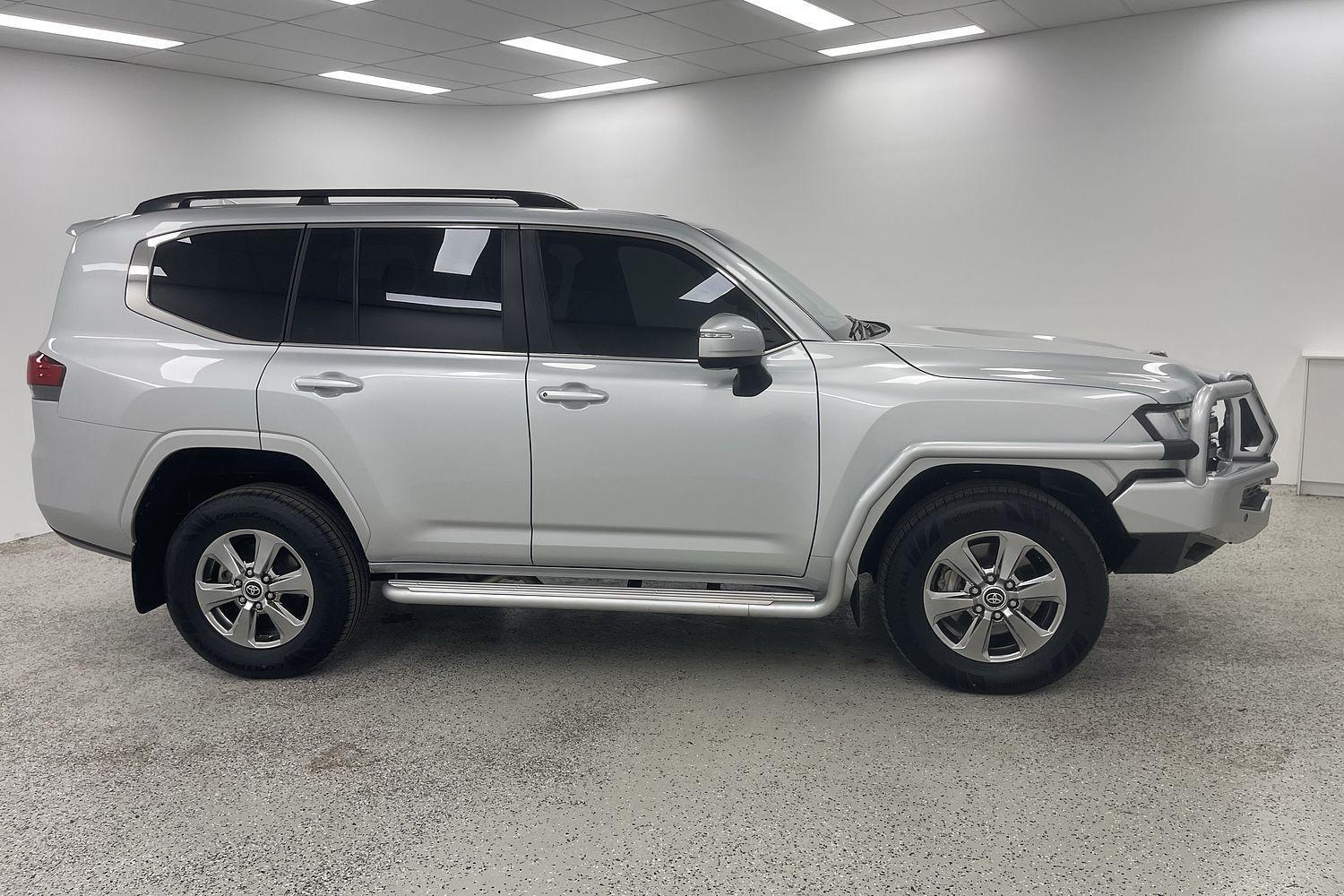 2024 Toyota Landcruiser VX in Silver