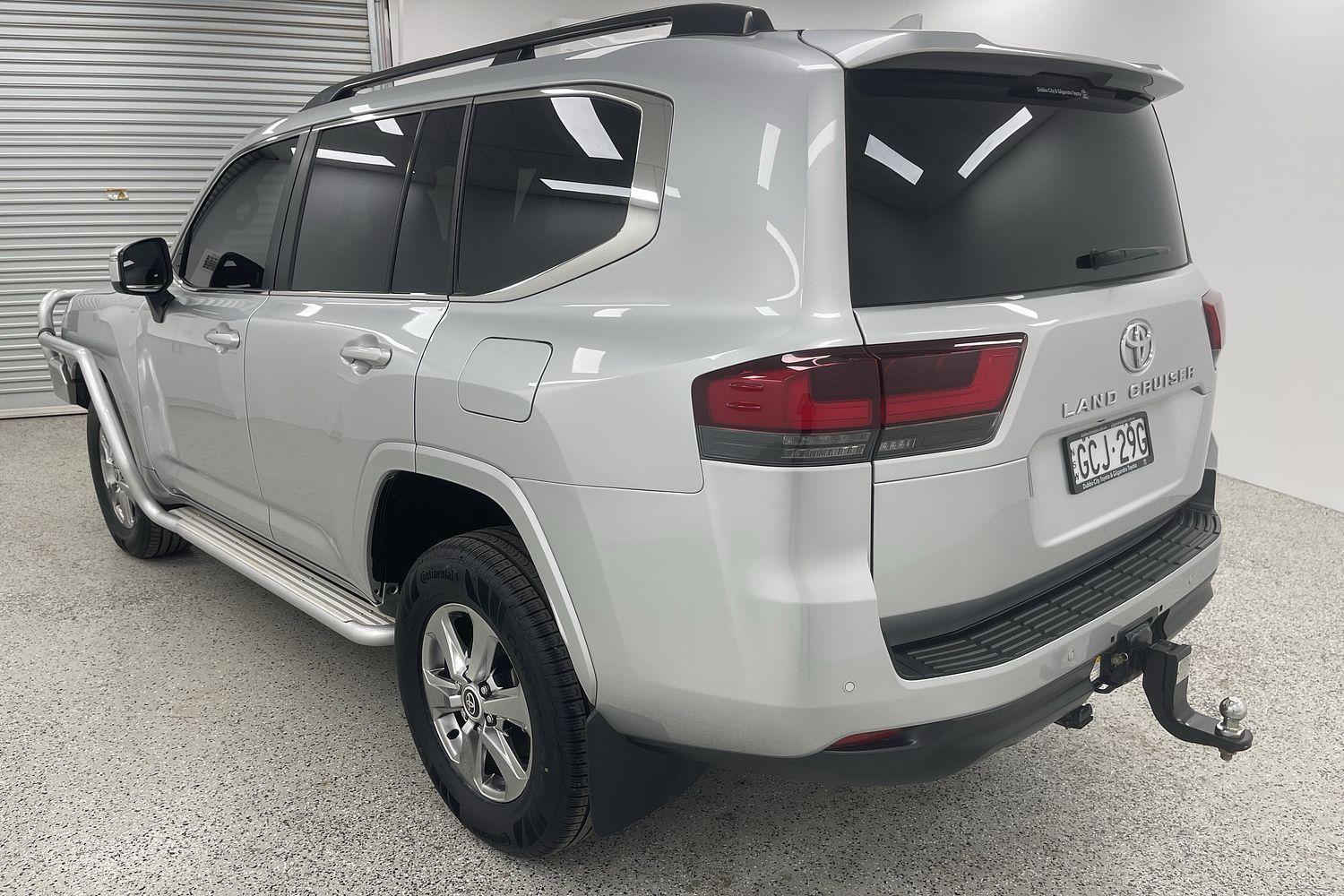 2024 Toyota Landcruiser VX in Silver
