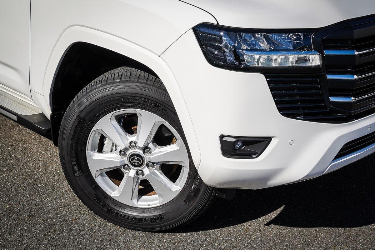 2025 Toyota Landcruiser 300 GXL in White