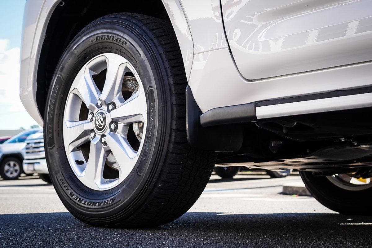 2025 Toyota Landcruiser 300 GXL in White
