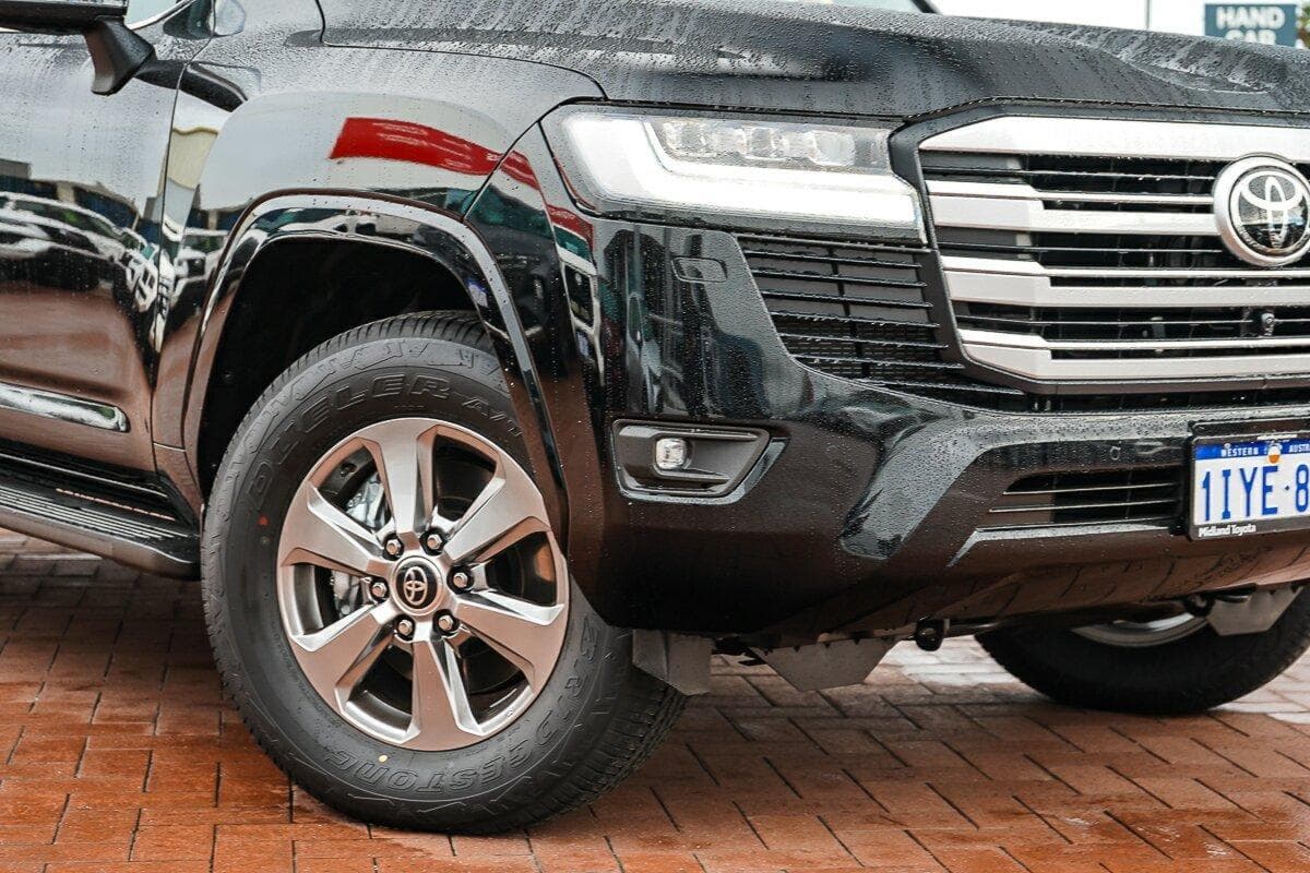 2026 Toyota Landcruiser Sahara in Black