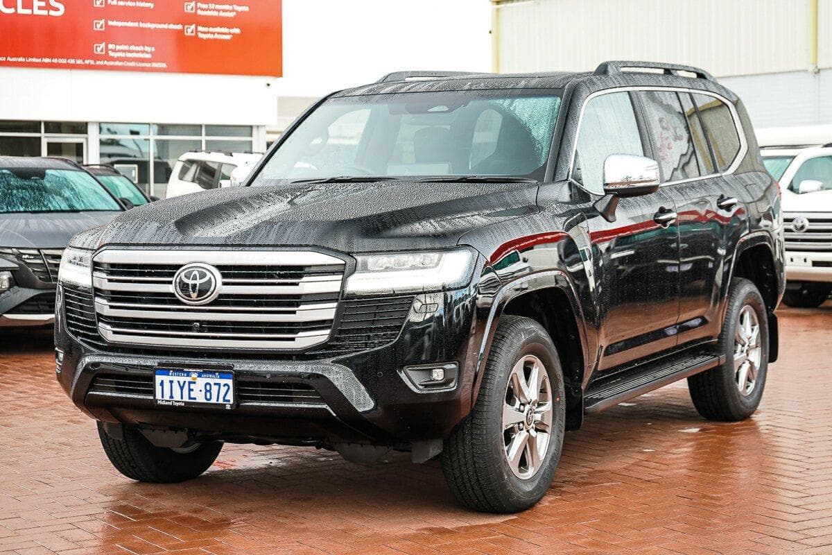 2026 Toyota Landcruiser Sahara in Black