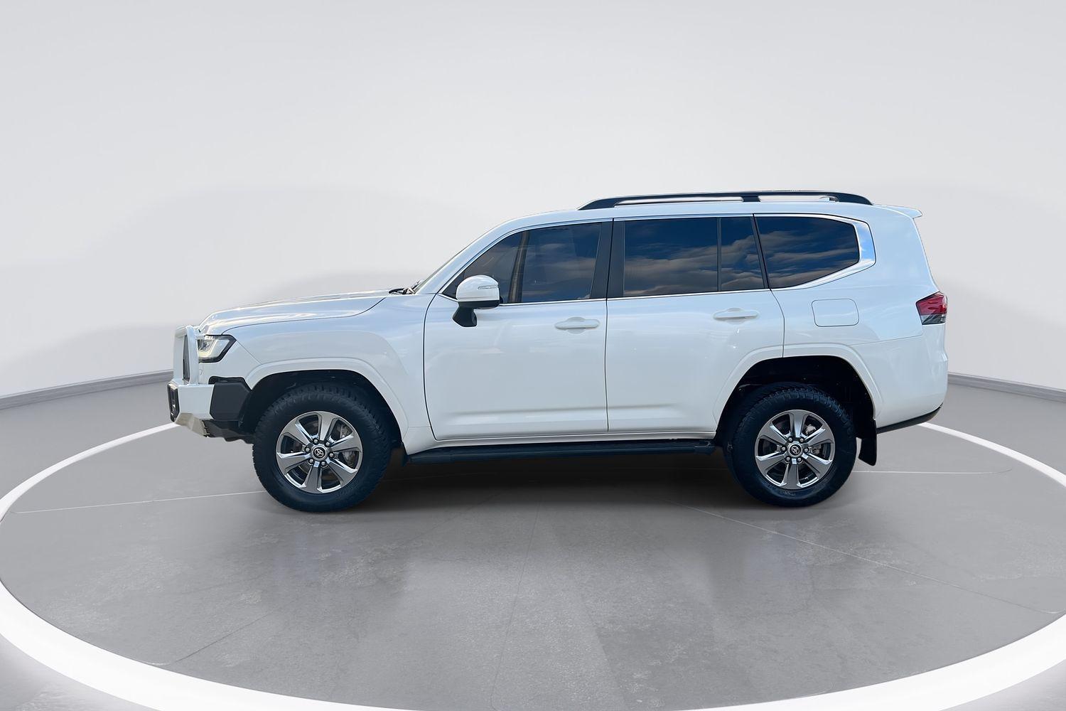 2021 Toyota Landcruiser VX in White