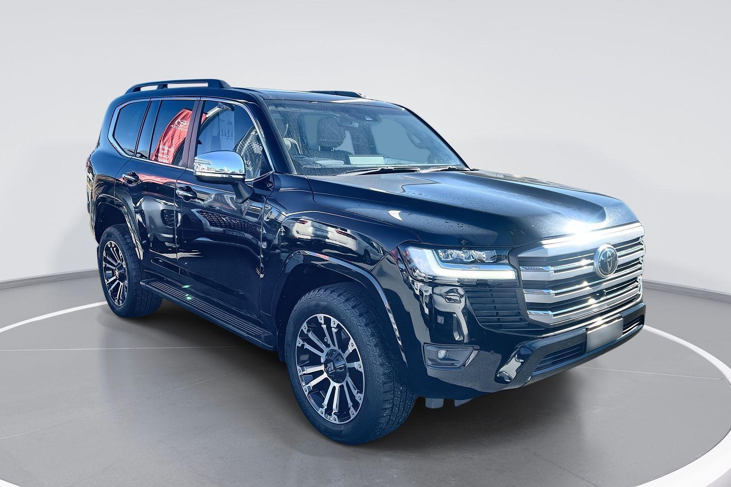 2022 Toyota Landcruiser Sahara in Black