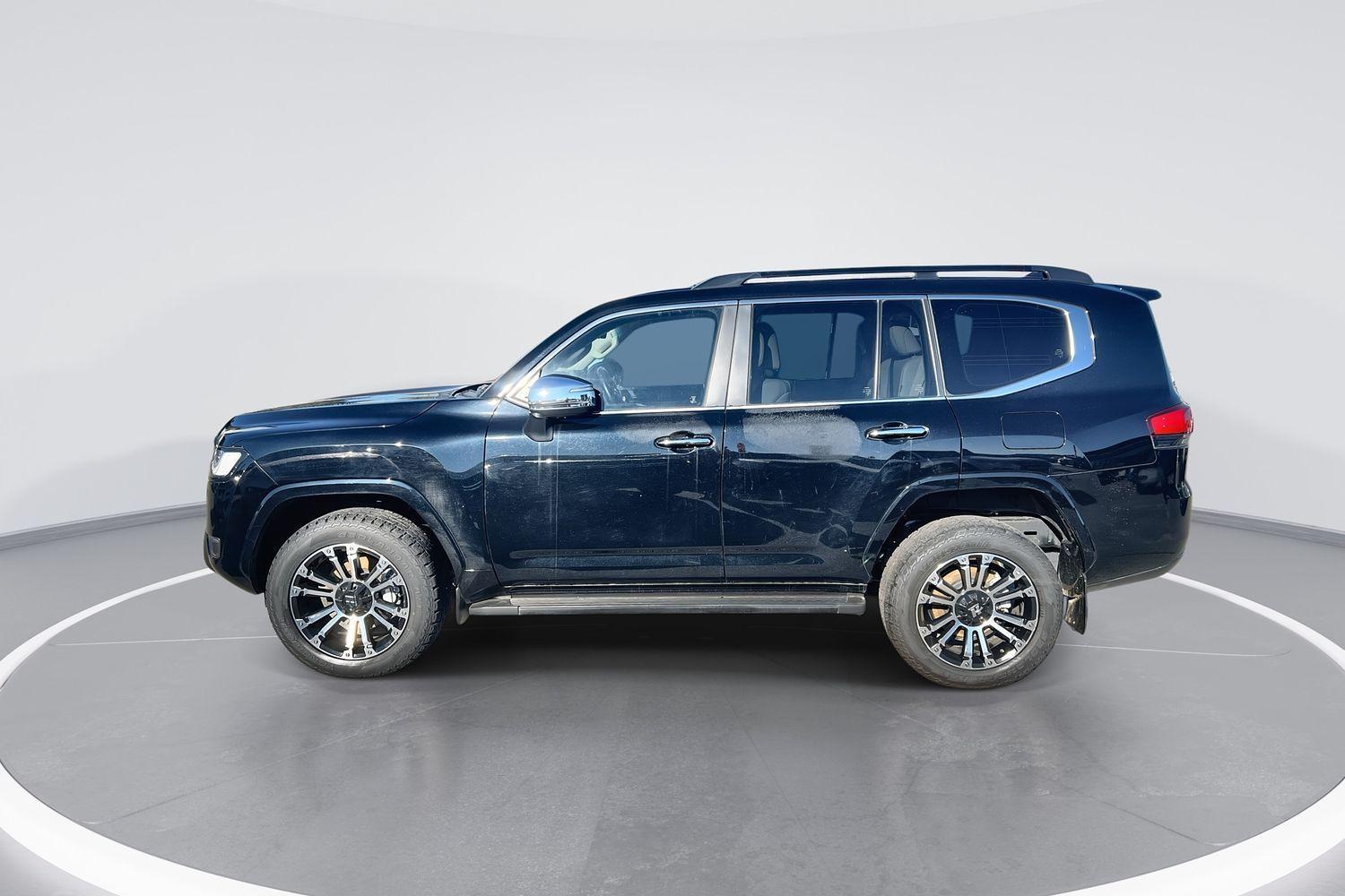 2022 Toyota Landcruiser Sahara in Black