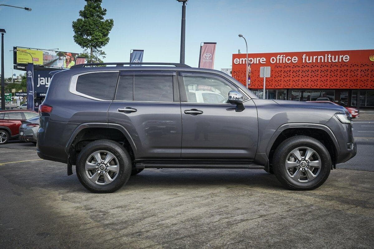2022 Toyota Landcruiser 300 Sahara in Silver