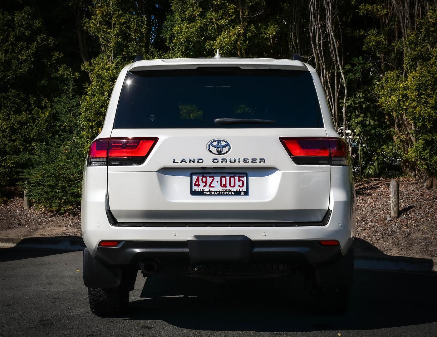 2022 Toyota Landcruiser VX in White