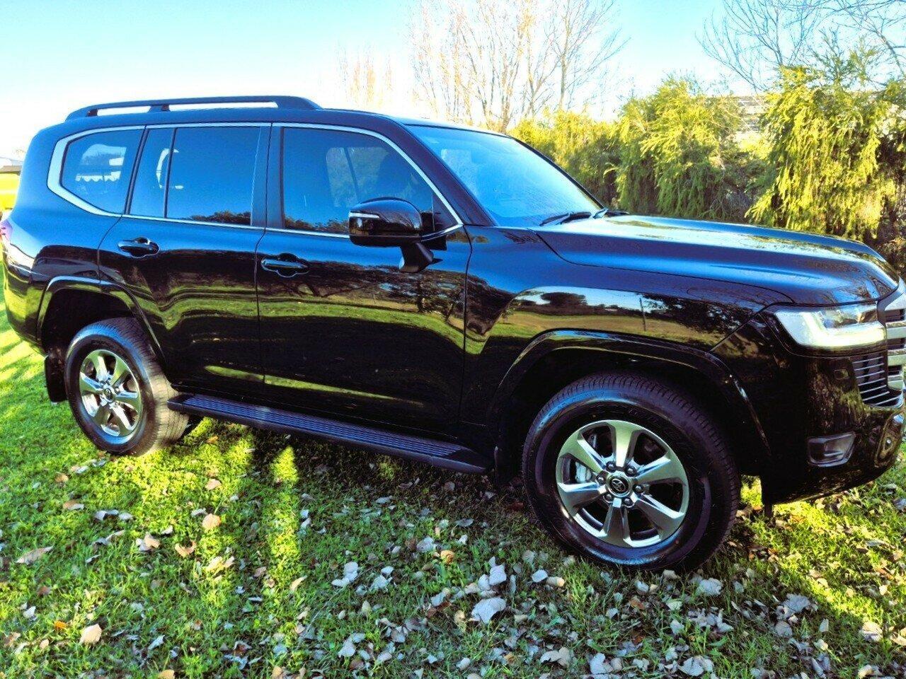 2022 Toyota Landcruiser VX in Black