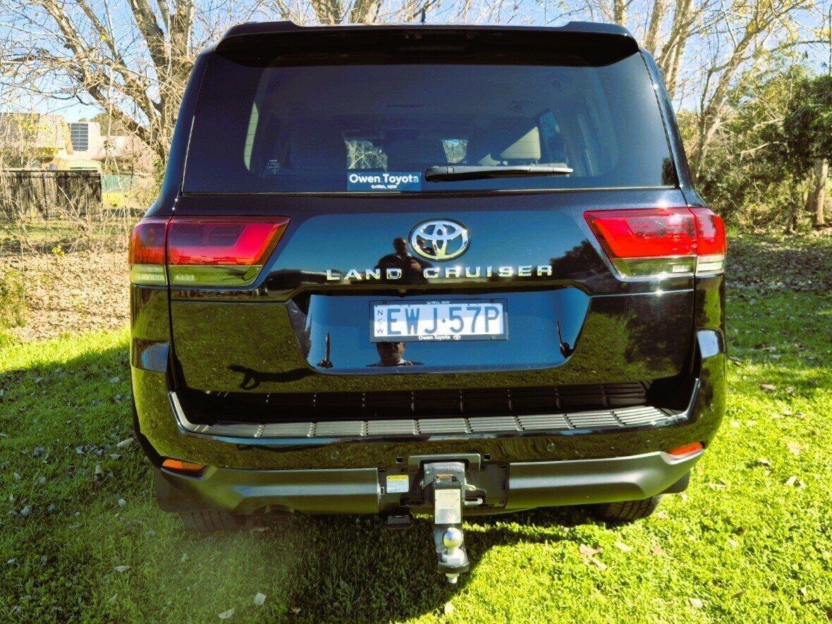 2022 Toyota Landcruiser VX in Black