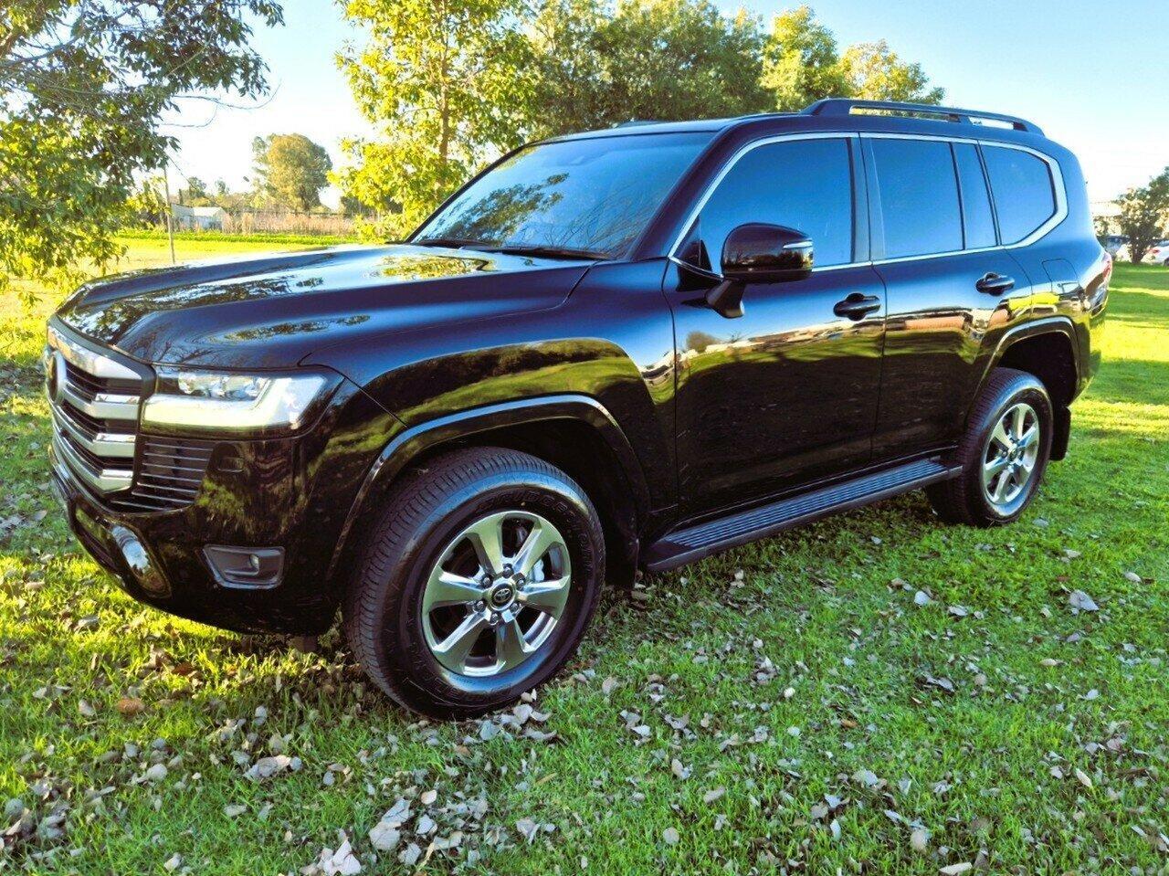 2022 Toyota Landcruiser VX in Black