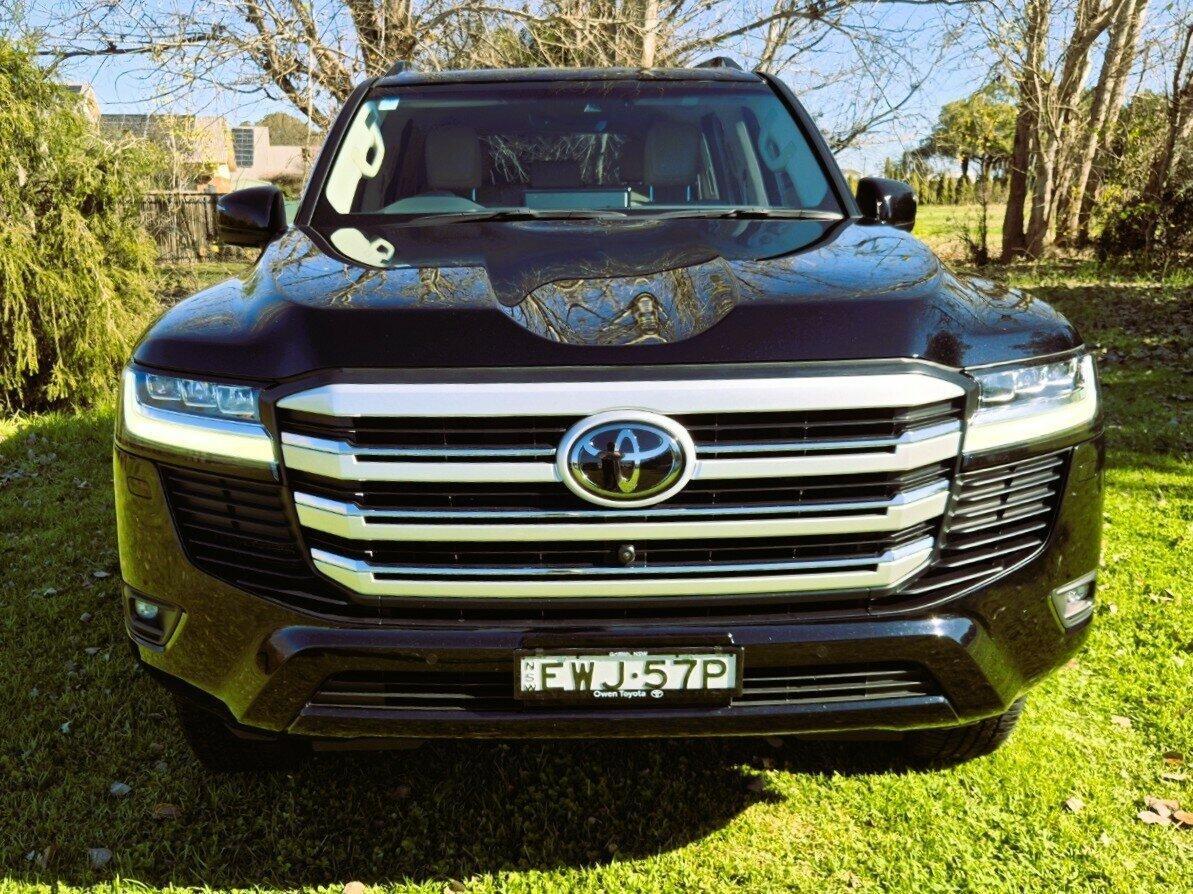 2022 Toyota Landcruiser VX in Black