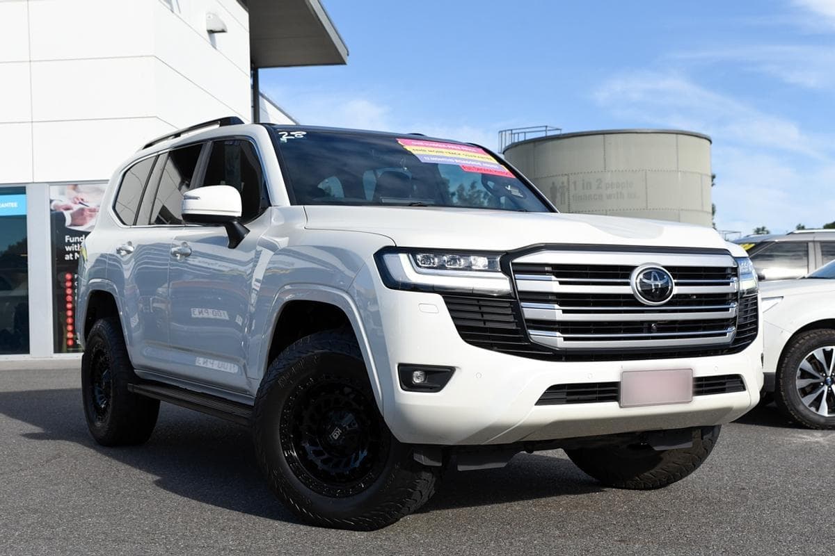 2022 Toyota Landcruiser VX in White