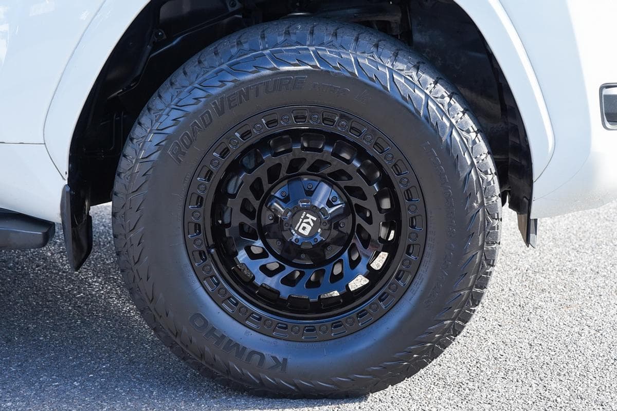 2022 Toyota Landcruiser VX in White