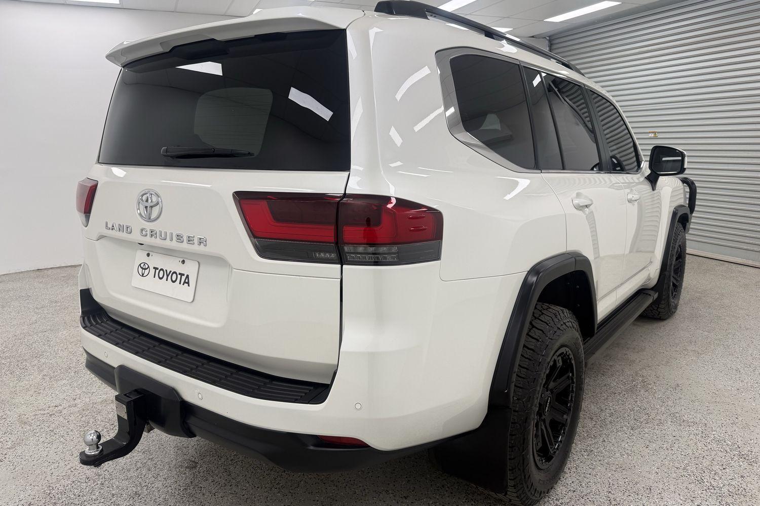 2023 Toyota Landcruiser VX in White