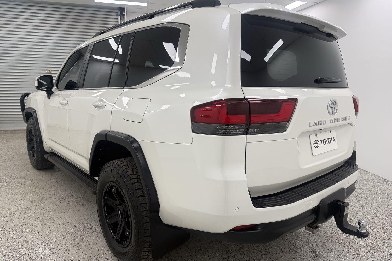 2023 Toyota Landcruiser VX in White