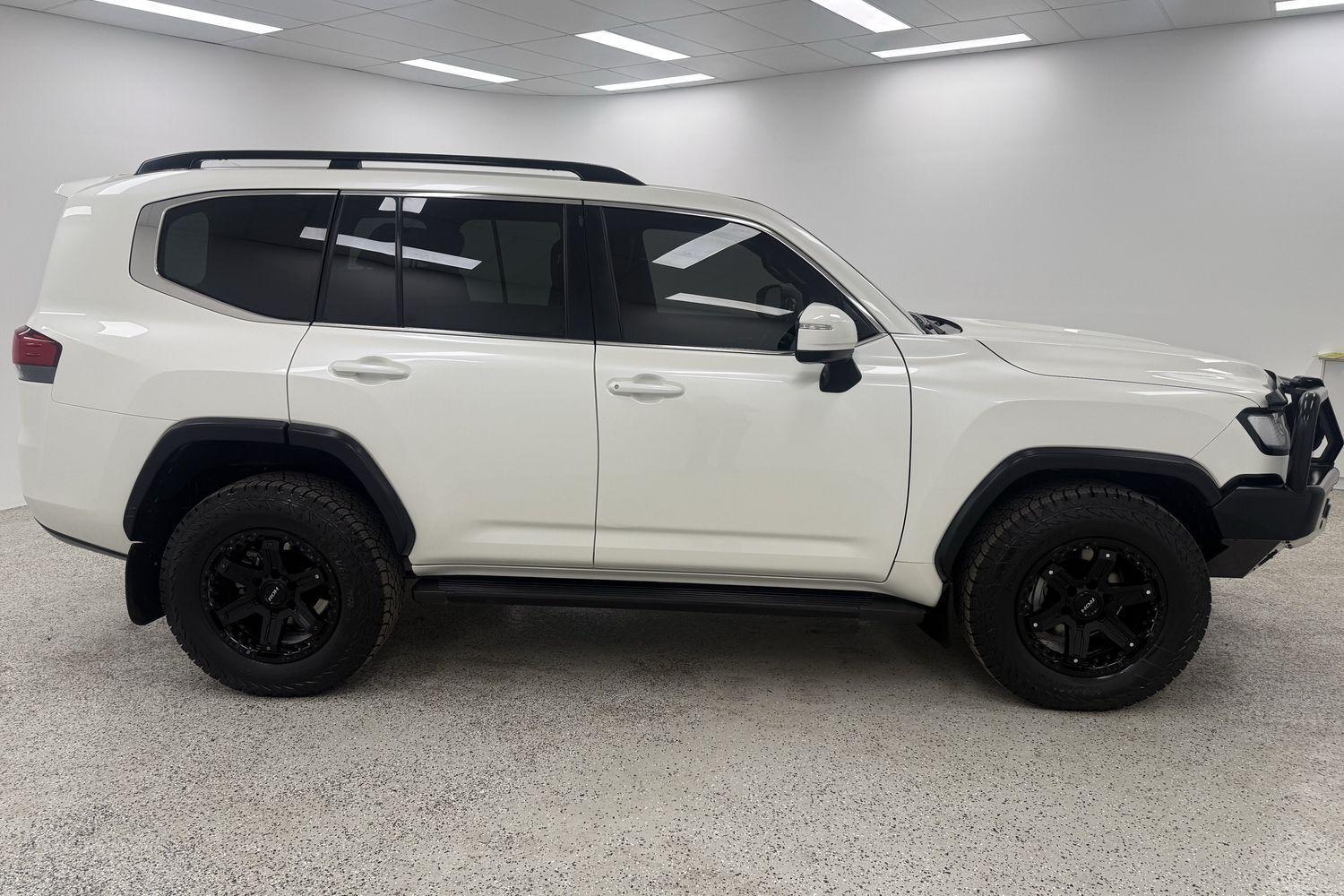 2023 Toyota Landcruiser VX in White