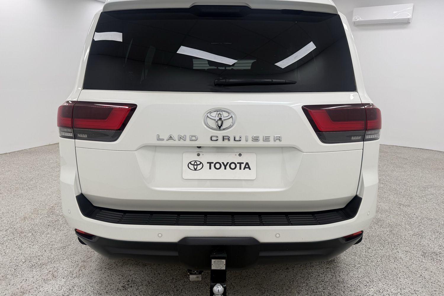 2023 Toyota Landcruiser VX in White
