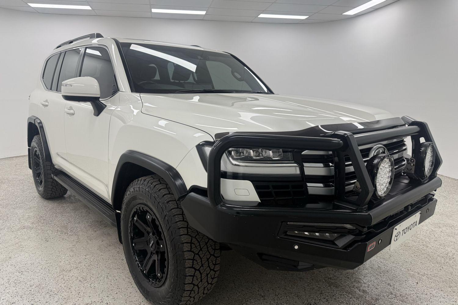 2023 Toyota Landcruiser VX in White