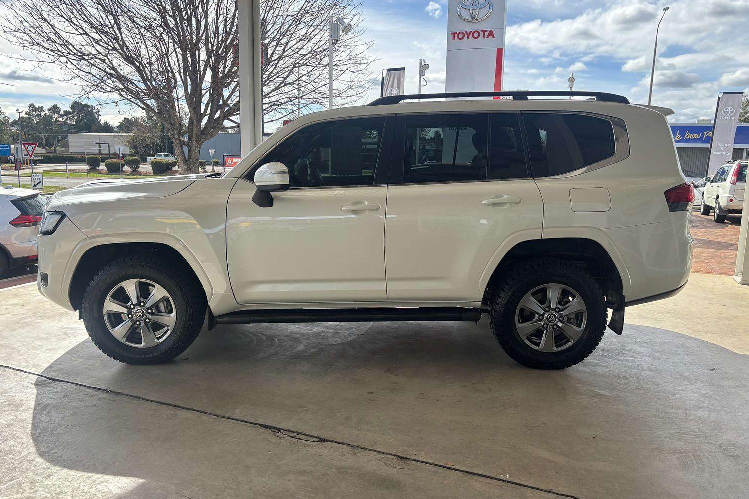 2023 Toyota Landcruiser 300 VX in White