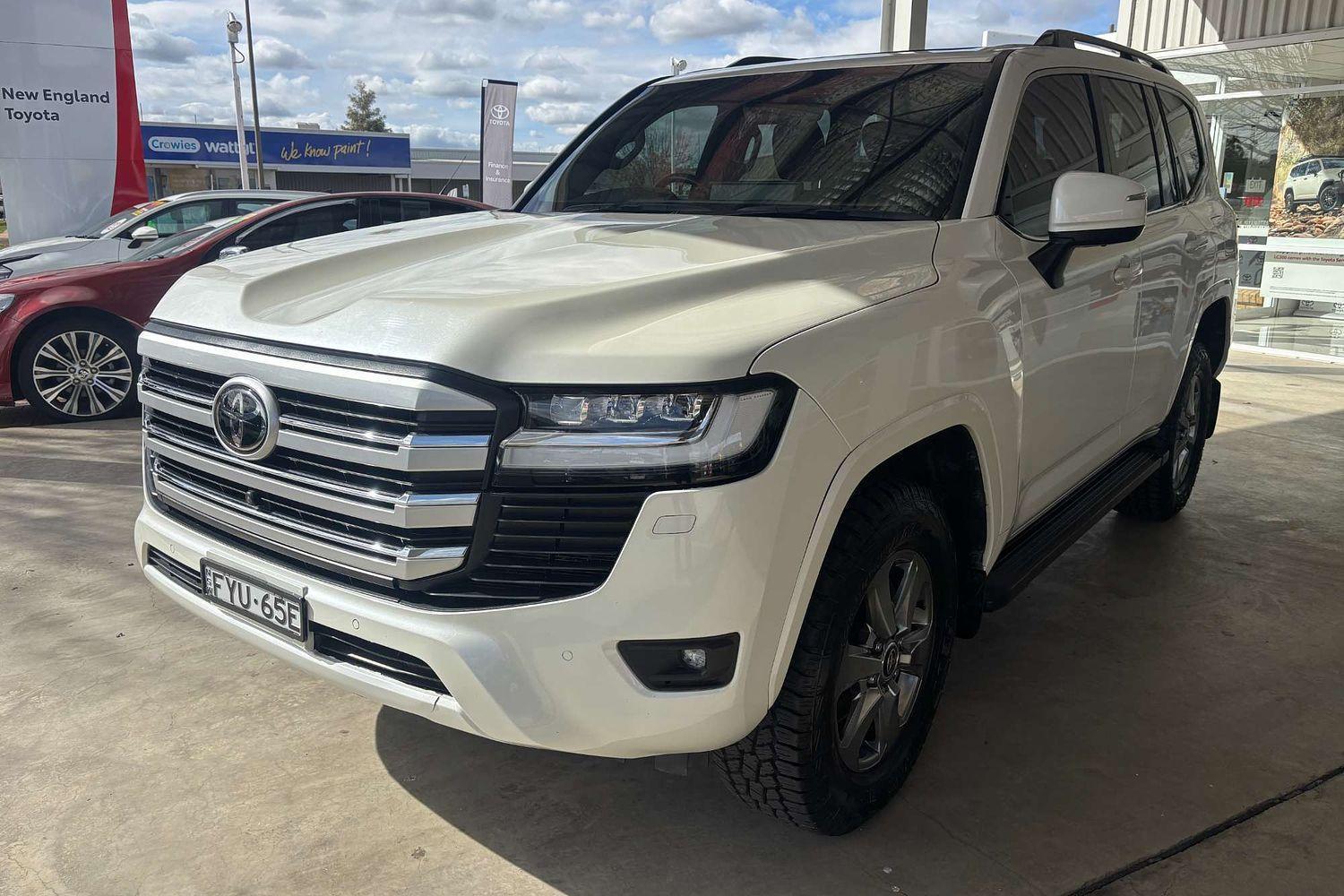 2023 Toyota Landcruiser 300 VX in White