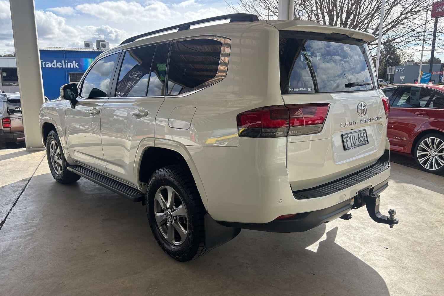 2023 Toyota Landcruiser 300 VX in White