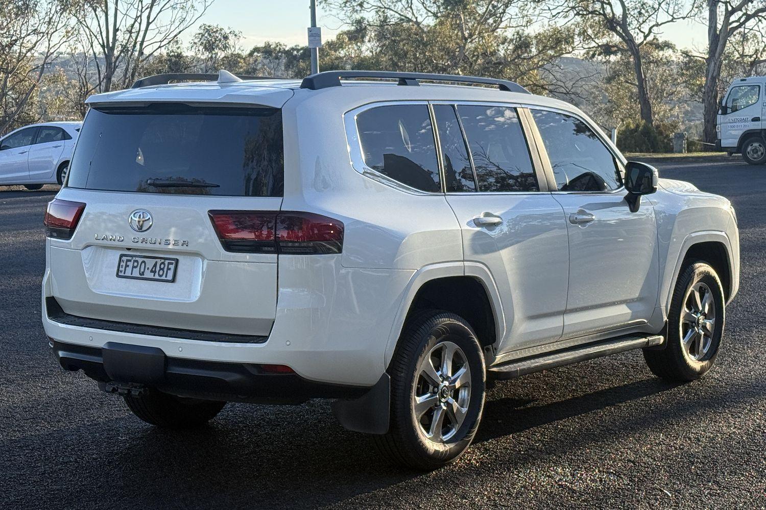 2024 Toyota Landcruiser VX in White