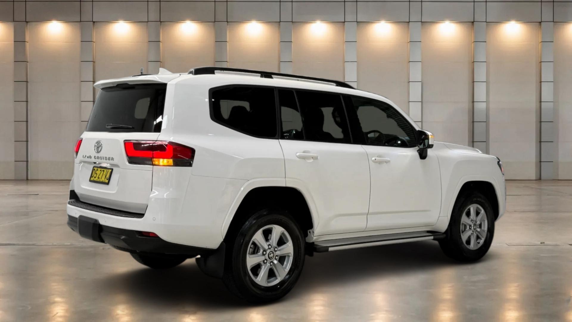 2024 Toyota Landcruiser GXL in White