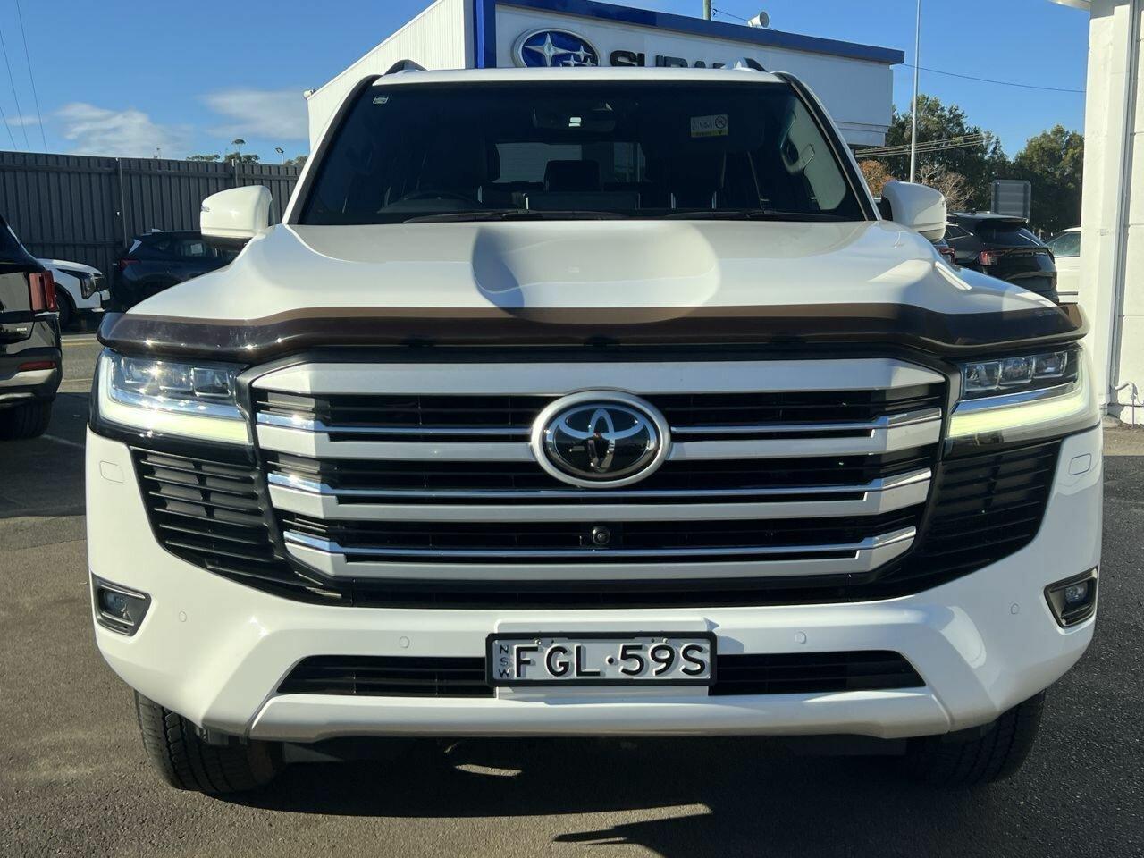 2024 Toyota Landcruiser 300 VX in White