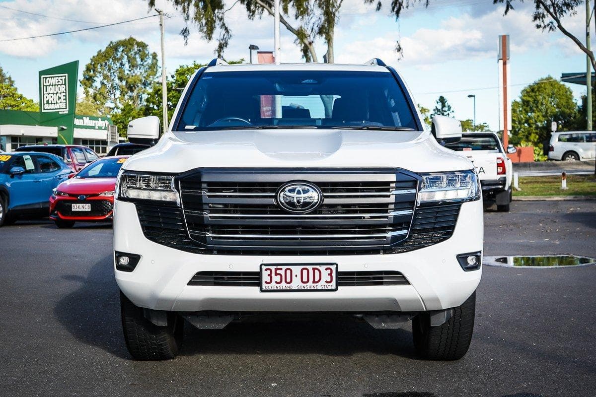 2025 Toyota Landcruiser GXL in White