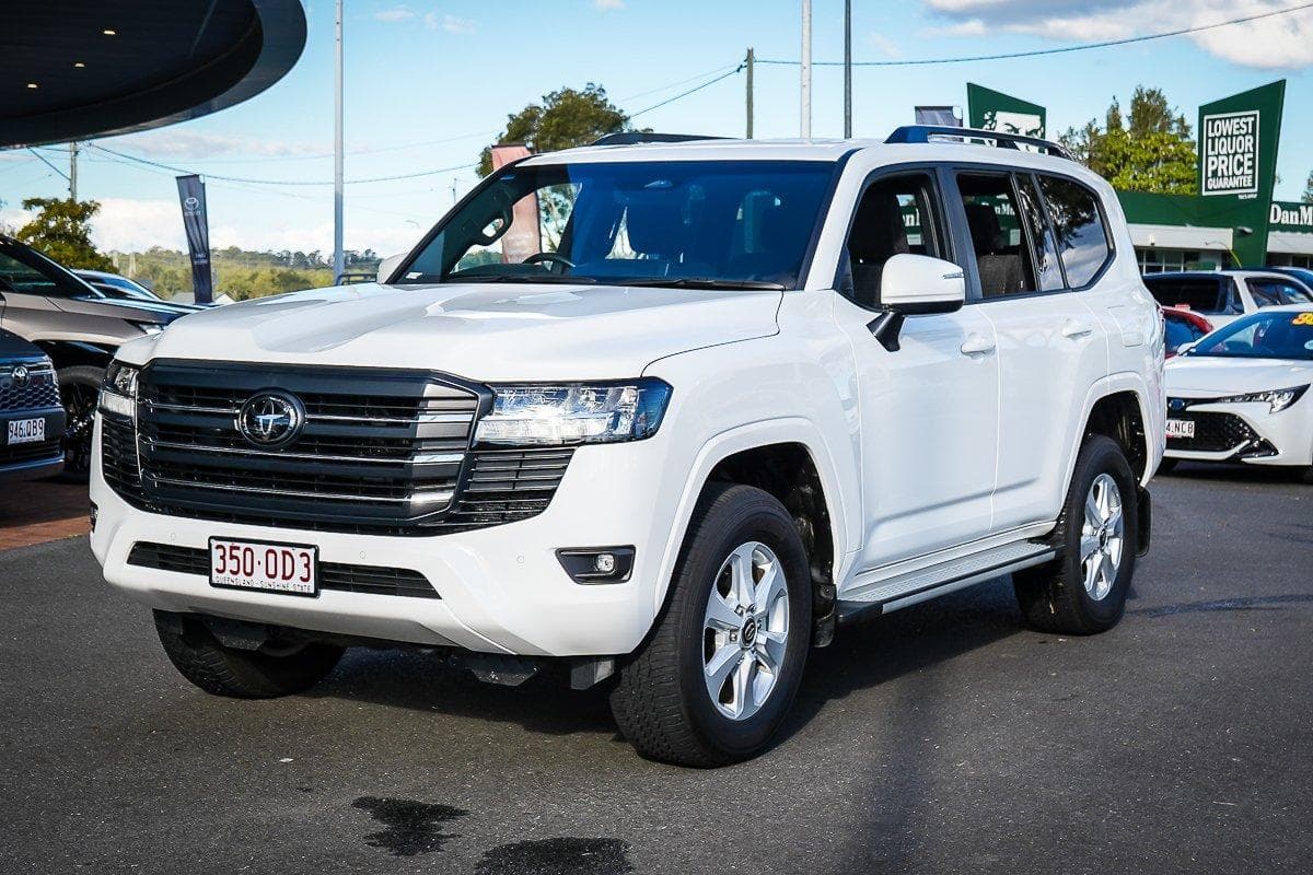 2025 Toyota Landcruiser GXL in White