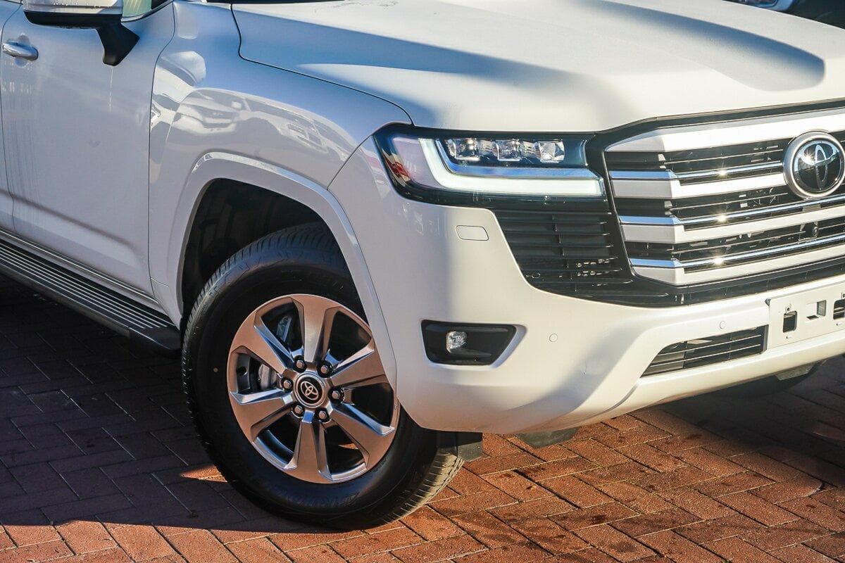 2026 Toyota Landcruiser VX in White