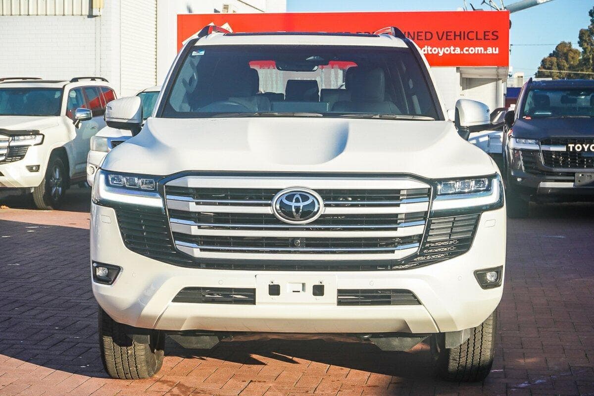 2026 Toyota Landcruiser VX in White