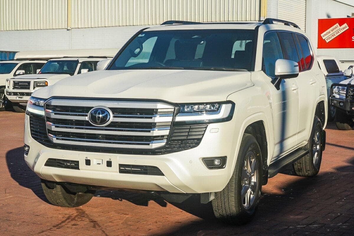 2026 Toyota Landcruiser VX in White