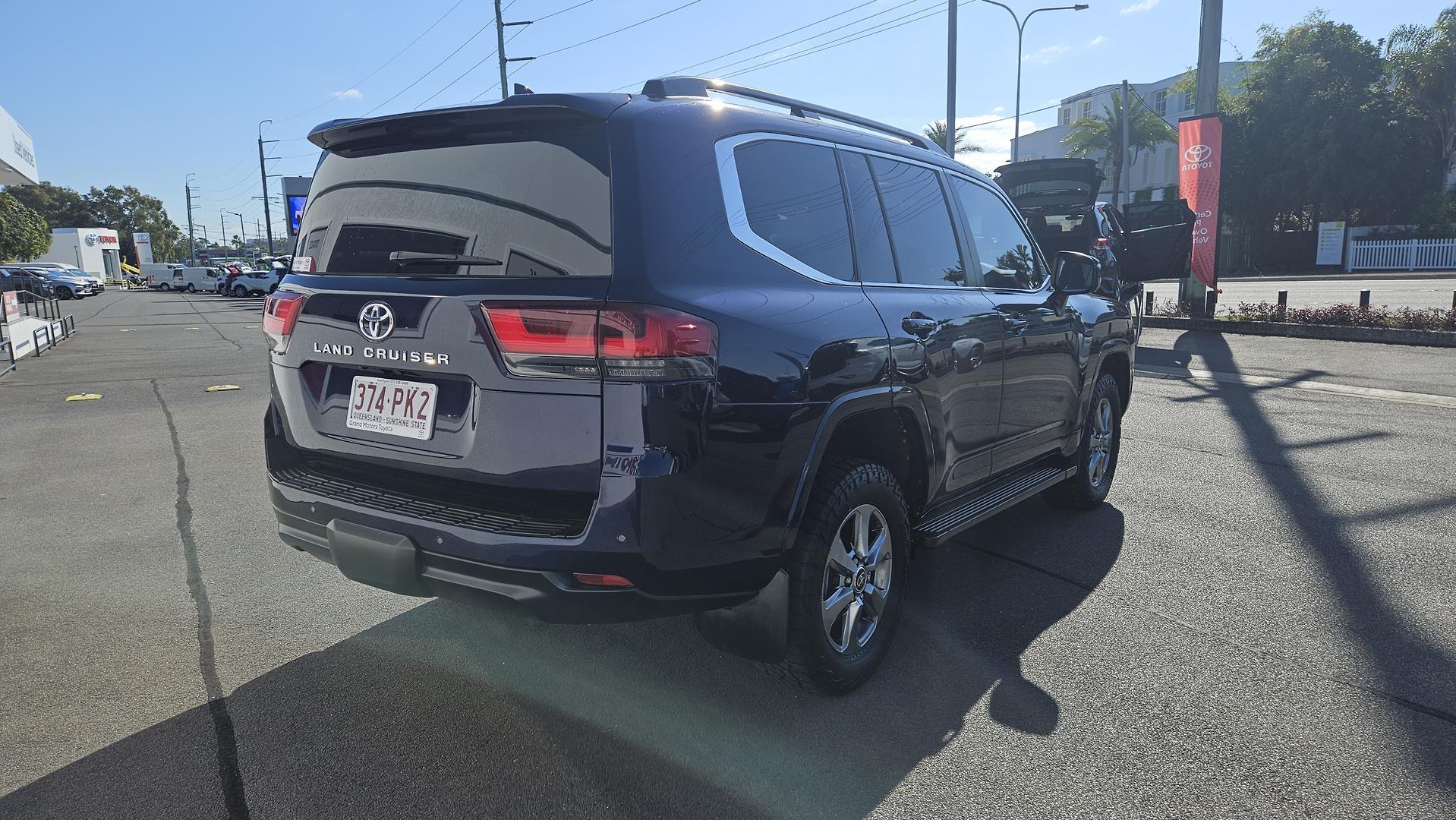 2022 Toyota Landcruiser VX in Blue