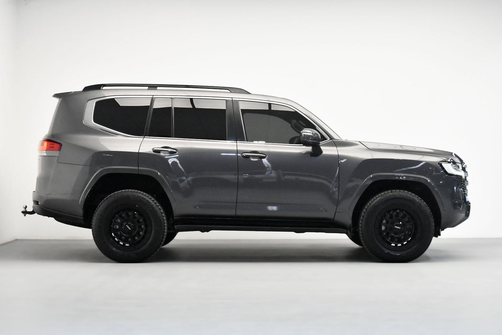 2022 Toyota Landcruiser VX in Silver