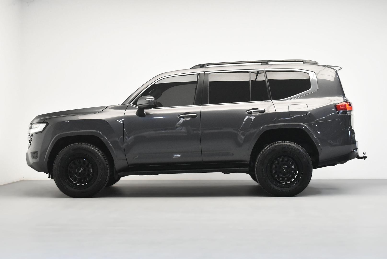 2022 Toyota Landcruiser VX in Silver