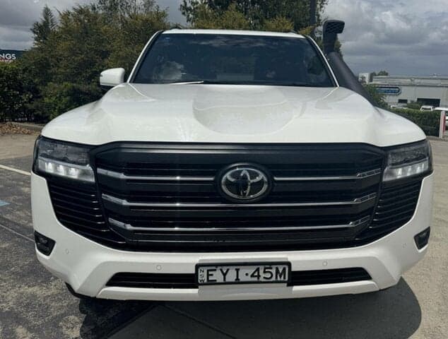 2023 Toyota Landcruiser GXL in White