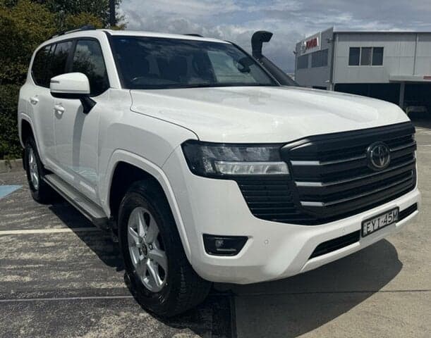 2023 Toyota Landcruiser GXL in White