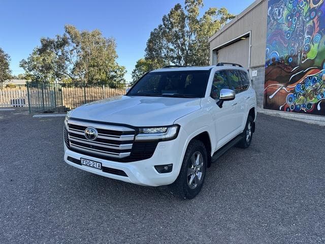 2023 Toyota Landcruiser 300 Sahara in White