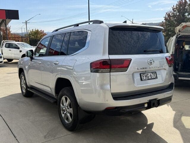 2024 Toyota Landcruiser VX in Silver