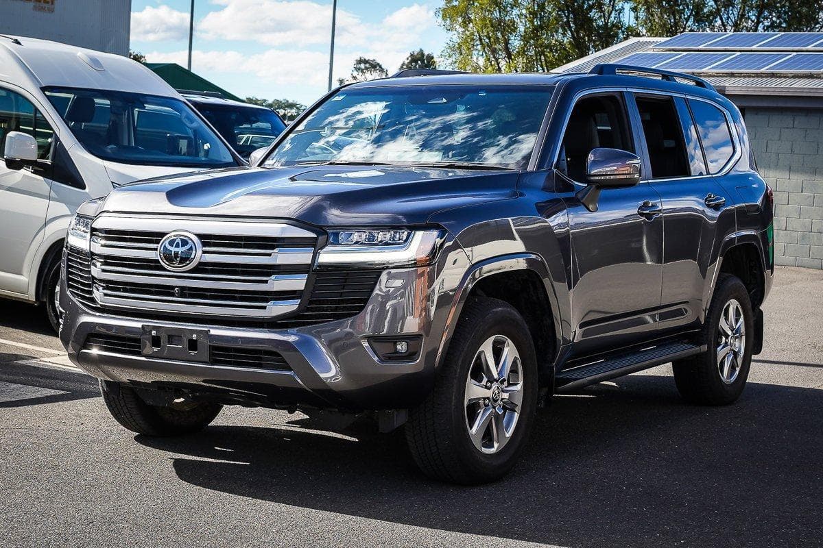 2025 Toyota Landcruiser VX in Silver