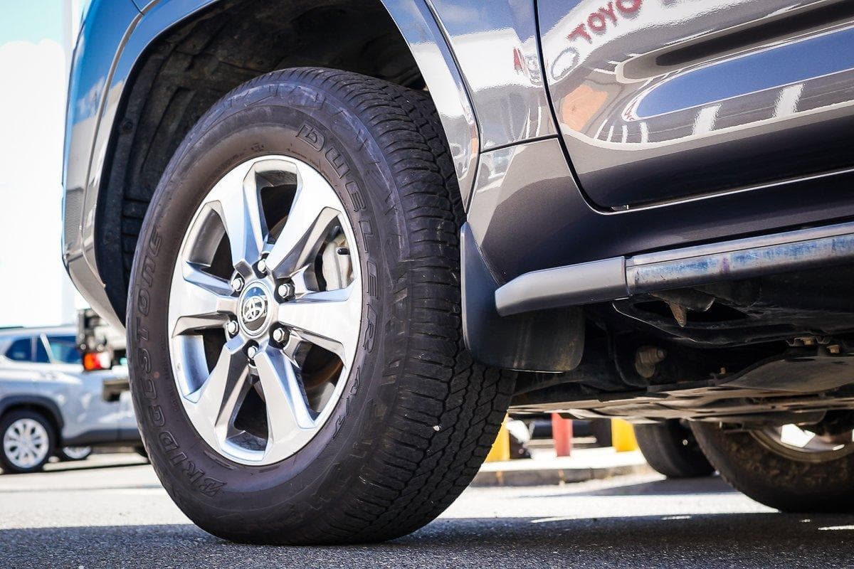 2025 Toyota Landcruiser VX in Silver