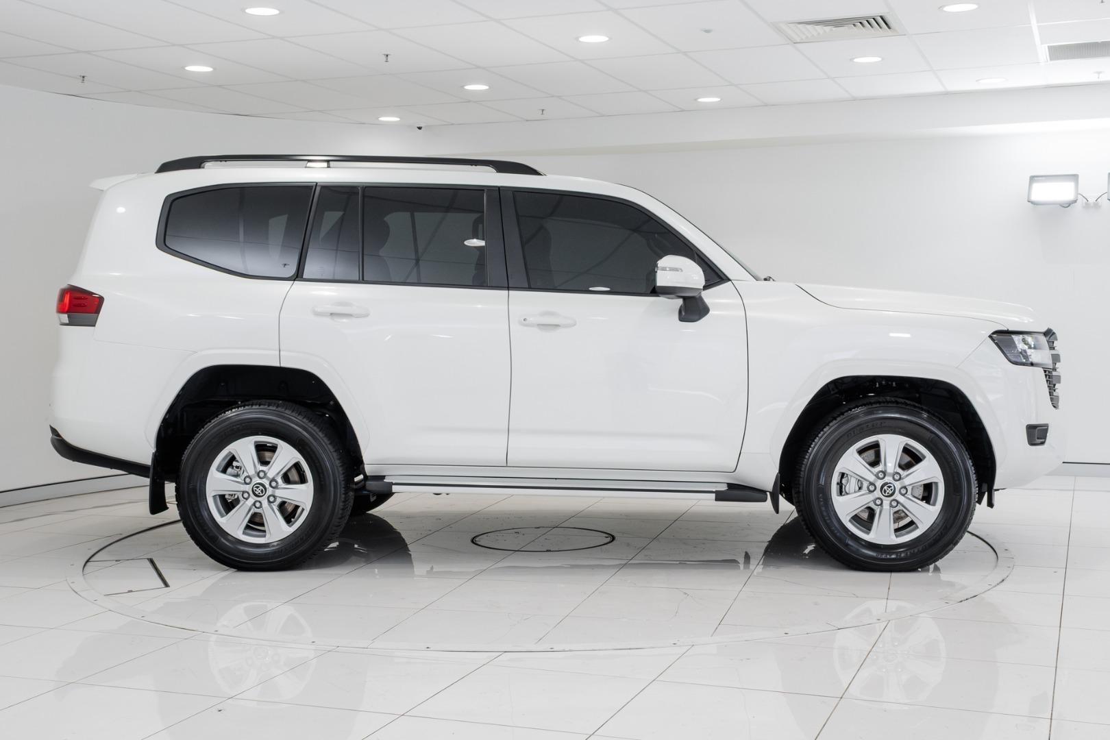 2025 Toyota Landcruiser GXL in White
