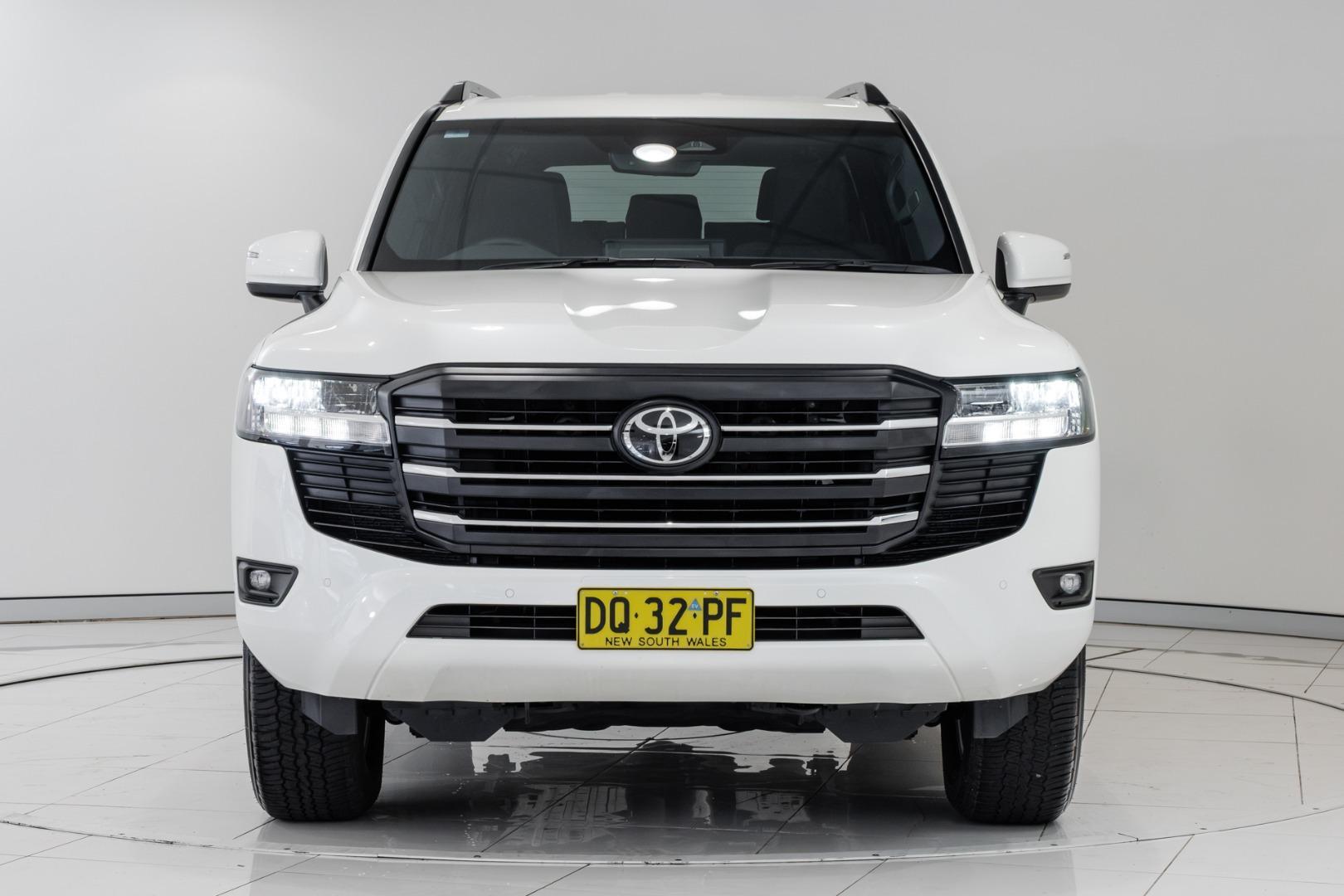2025 Toyota Landcruiser GXL in White