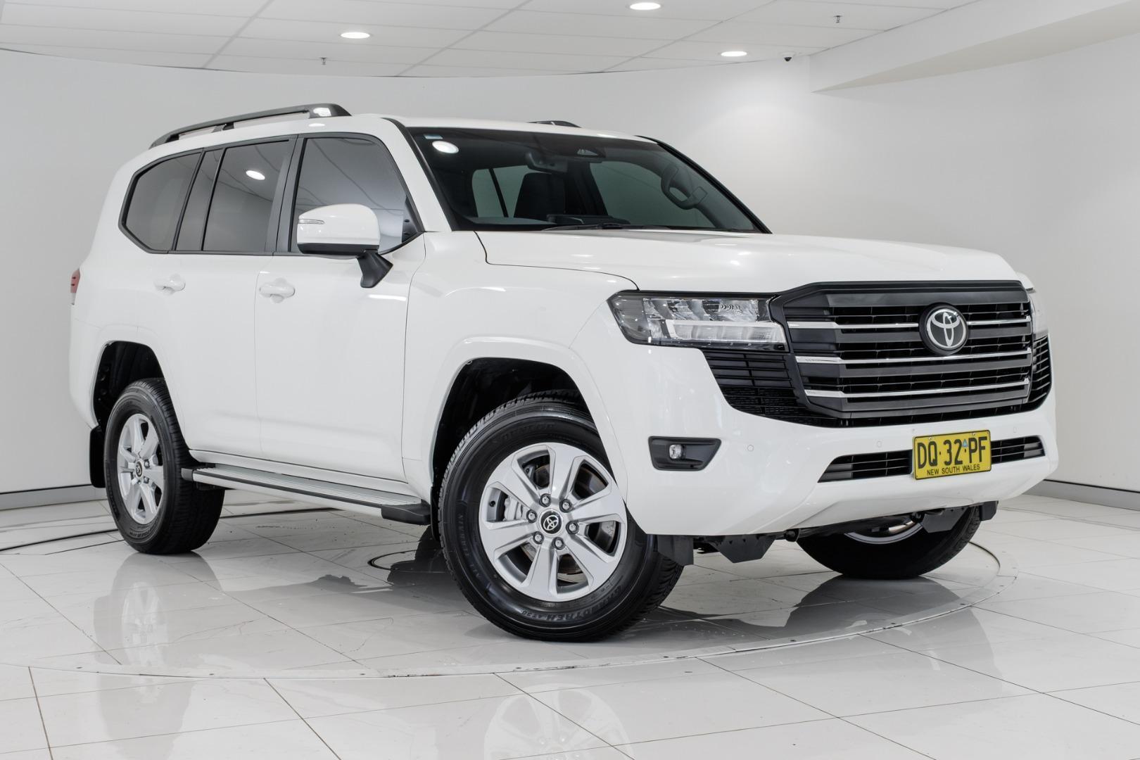 2025 Toyota Landcruiser GXL in White
