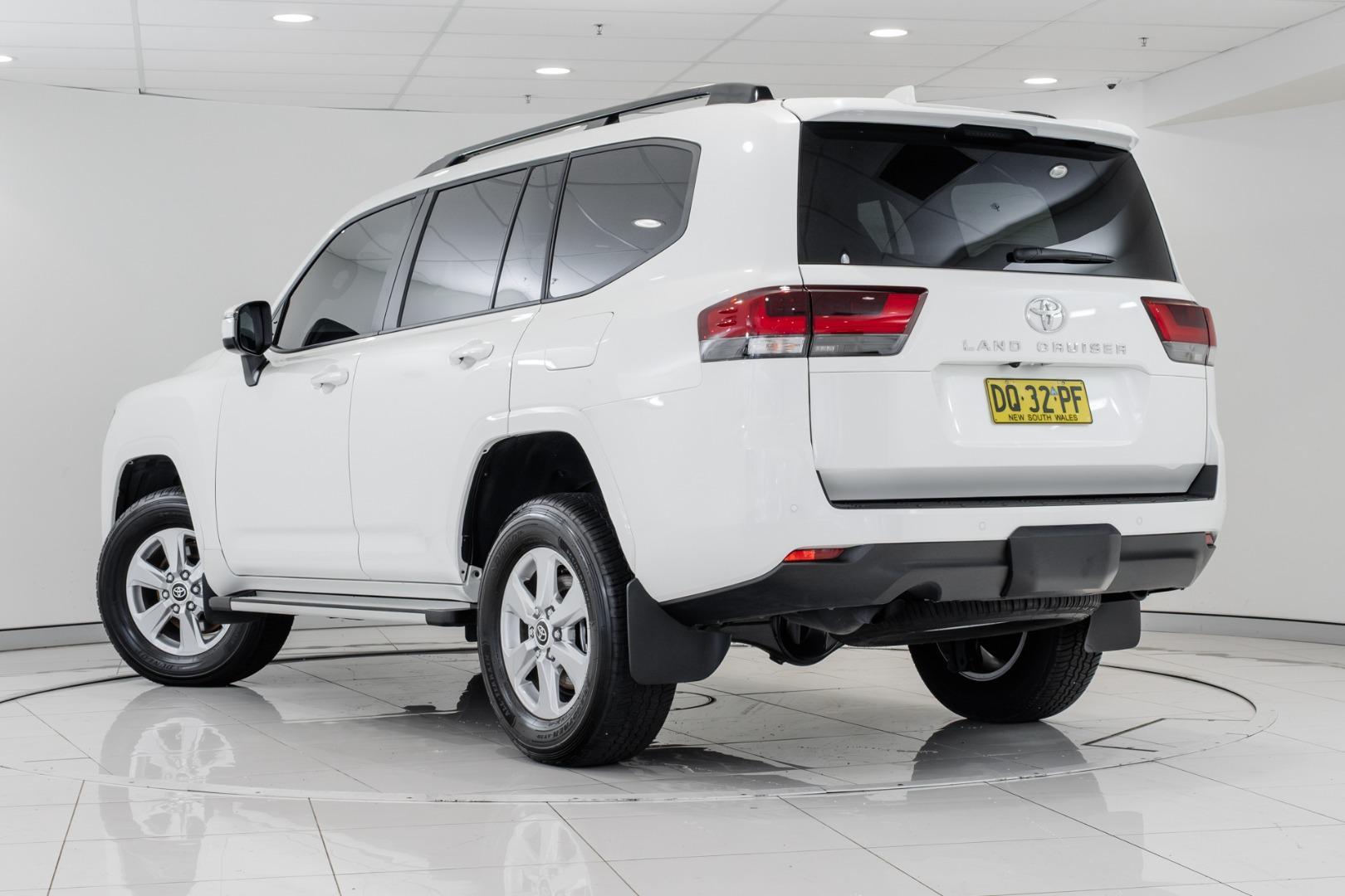 2025 Toyota Landcruiser GXL in White